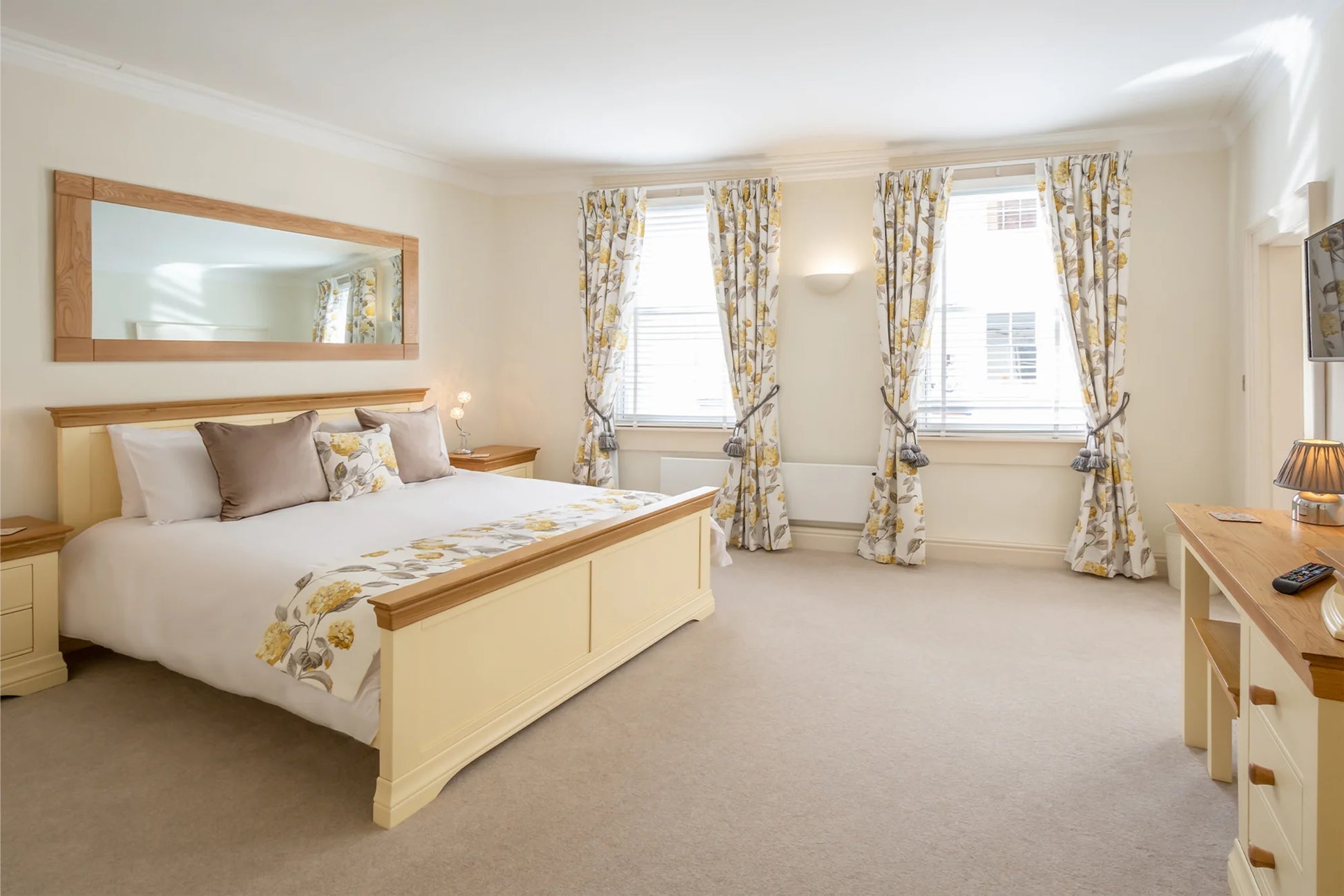 Hunter House Apartment bedroom 2 with king-size bed and twin windows in York city centre